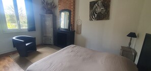 2 quartos, ferros/tábuas de passar roupa