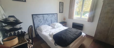 2 chambres, fer et planche à repasser