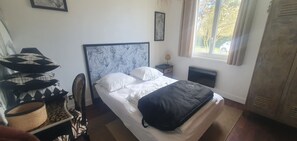 2 bedrooms, iron/ironing board