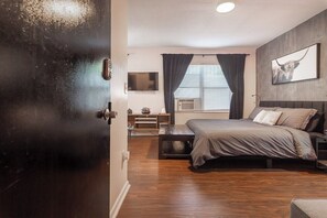 Iron/ironing board, free WiFi, bed sheets