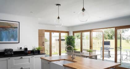 4-bed Cottage in the Lizard - Pet Friendly