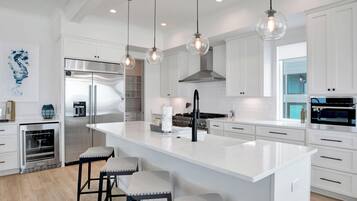 House, Multiple Beds, Pool Access, Ocean View (Viviana #12) | Private kitchen | Fridge, microwave, oven, stovetop