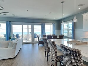 Maison, plusieurs lits, accĂšs piscine, vue plage (Chat 'N' Chill) | Restauration