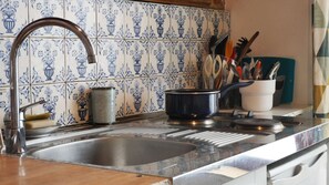 Fridge, microwave, coffee/tea maker, cookware/dishes/utensils - OPARADI "L'Atypique" - the charm of authenticity (Lille)