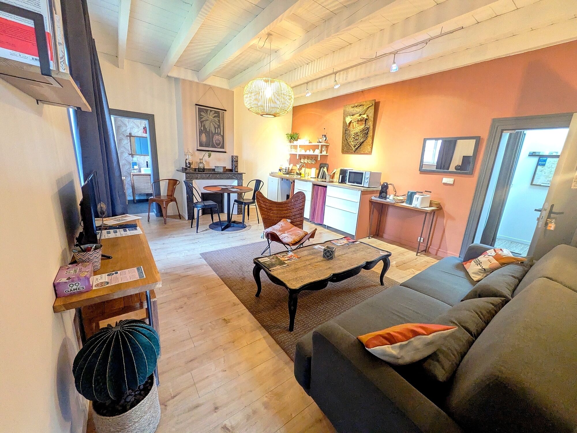 Comfort Apartment, Private Bathroom, Garden View | Living area