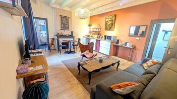 Comfort Apartment, Private Bathroom, Garden View | Living area