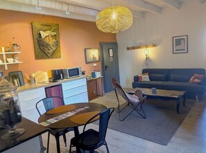 Appartement Confort, salle de bains privée, vue jardin | Salle à manger