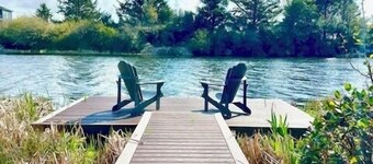 Beautiful new cottage on the canal of Ocean Shores