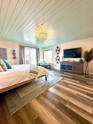 2 bedrooms, iron/ironing board, free WiFi, bed sheets - Good Vibrations Unit #A Duplex on the Canal (Ocean Shores)