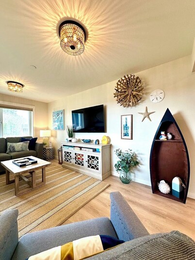Good Vibrations Unit #B in a Duplex w/ Game Room