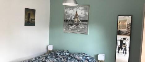 1 chambre, fer et planche à repasser, Wi-Fi, draps fournis