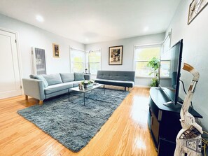 TV - 804 SanMateo Comfortable 2BR Home/WiFI & Free Parking (San Mateo)