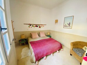 5 عدّة غرف نوم ومكواة/لوح كي وسرير سفر وواي فاي مجانًا