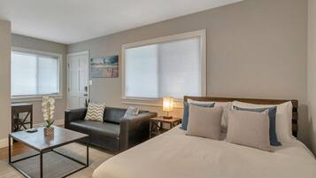 Escrivaninha, ferros/tábuas de passar roupa, Wi-Fi, roupa de cama