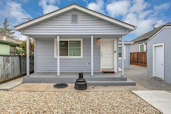 Exterior detail - Downtown SJ l Silicon Valley l 3 Bedroom Home (San Jose)