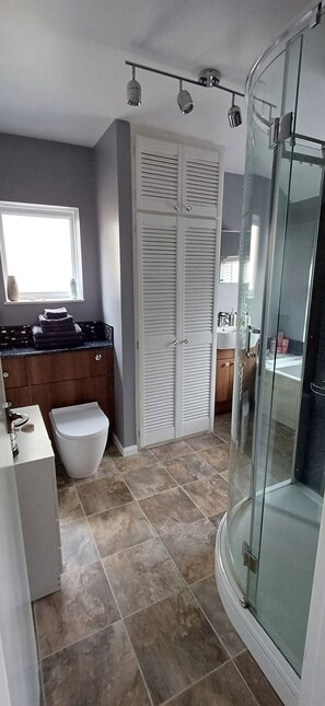 House | Bathroom | Separate tub and shower, deep soaking tub, hair dryer, towels