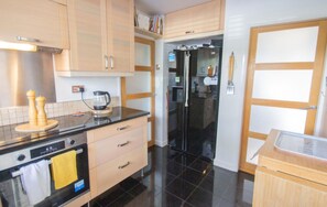 House | Private kitchen | Fridge, microwave, oven, stovetop