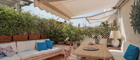 Apartment | Terrace/patio