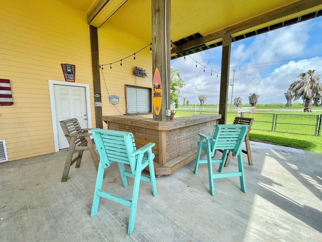 Mimosa Manor Centrally located beach house in Holiday Beach Subdivision 