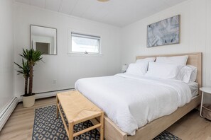 3 chambres, bureau, fer et planche à repasser, lit parapluie