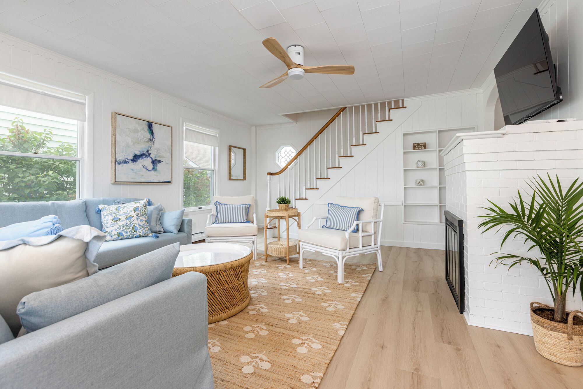 Steps to Beach. Entire Cottage in Old Orchard Beach. 4 doors up from the beach!