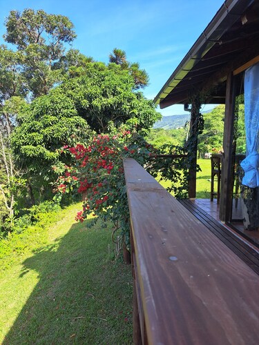 Shanti Chalet (Peace)Super cozy in the middle of stunning nature