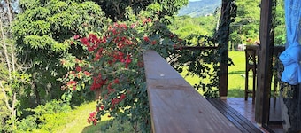 Shanti Chalet (Peace)Super cozy in the middle of stunning nature