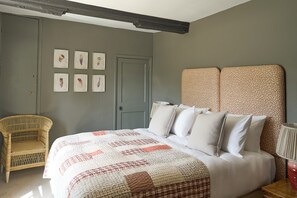 Ropa de cama hipoalergénica, tabla de planchar con plancha, wifi gratis