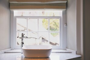 Classic Double Room | Bathroom sink