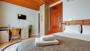 Chambre Double Standard | Bureau, fer et planche Ă repasser, Wi-Fi gratuit