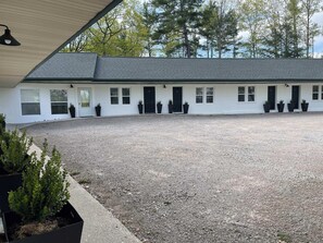Exterior - Room 7 at Inlands Lake Motel, Indian River, MI (Indian River)