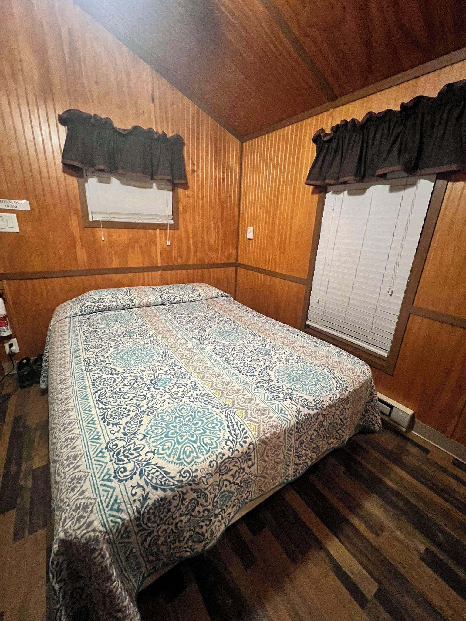 1 bedroom, desk, free WiFi, bed sheets