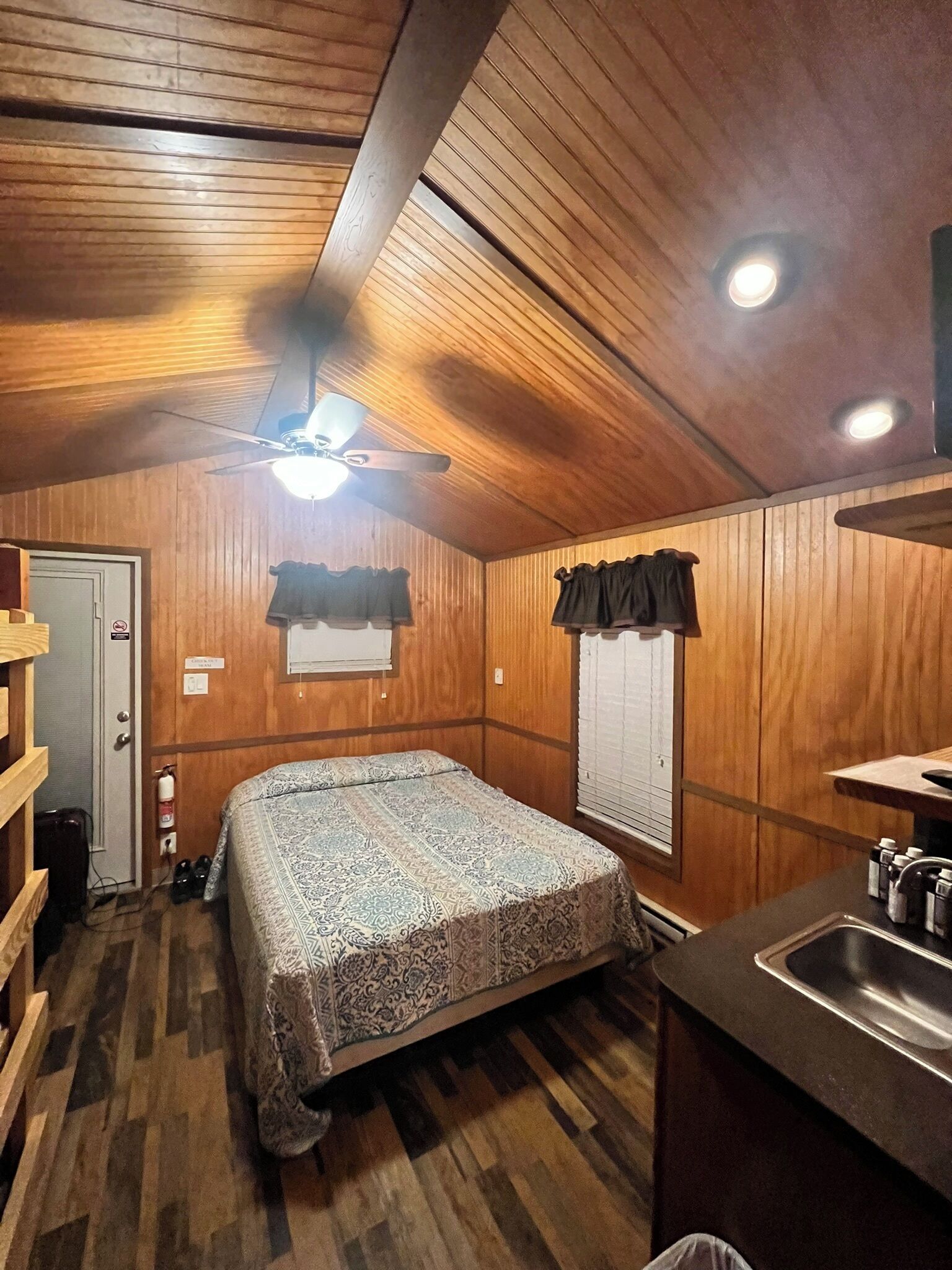 1 bedroom, desk, free WiFi, bed sheets