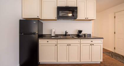 Room 12 (Suite) at Inland Lakes Motel