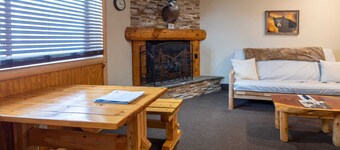 Blackbear Lodge at The Totem Lodges