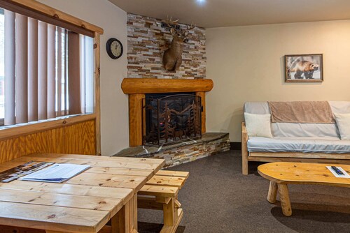The Wolverine Lodge at The Totem Lodges