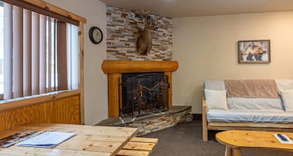 The Wolverine Lodge at The Totem Lodges