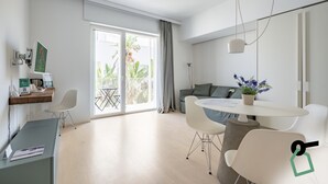 Family Suite | Living area | Flat-screen TV - HOTIDAY Collection - Suites Polignano (Polignano a Mare)