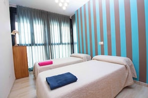 2 chambres, fer et planche à repasser, Wi-Fi, draps fournis