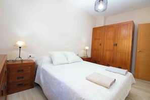 2 chambres, fer et planche à repasser, Wi-Fi, draps fournis