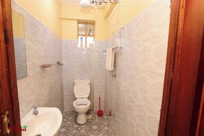 Superior Suite, 2 Bedrooms | Bathroom | Rainfall showerhead, free toiletries, bathrobes, slippers - SmartStay KAG (Naivasha)
