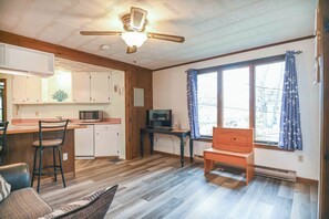 Appartamento, letti multipli, cucina, vista città (Octopus's Garden) | Vista dalla camera