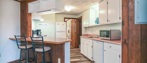 Apartment, Multiple Beds, Kitchen, City View (Octopus's Garden) | Private kitchen | Coffee/tea maker