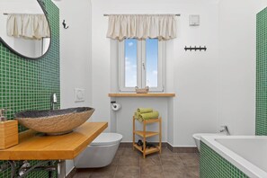 Hårføner, håndklær, såpe og toalettpapir