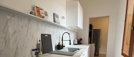 Frigorífic, microones, forn i placa de cuina