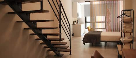 Loft superior (Duplex) | 1 dormitorio, escritorio, espacio para trabajar con un portátil