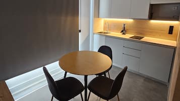Appartement Standard | Cuisine privée | Mini réfrigérateur, micro-ondes, plaque de cuisson