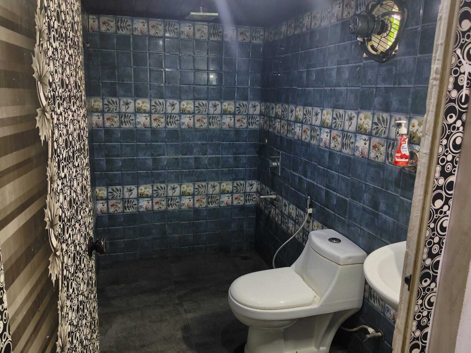 Doccia, bidet, asciugamani, sapone