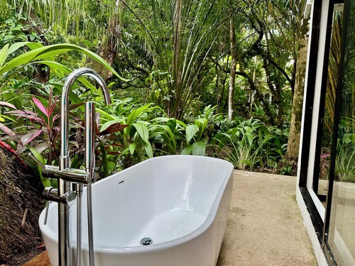 Villa Lapas: Spacious, Lush 2-Bedroom Home & 2-Bedroom Apart, Central, Wildlife!