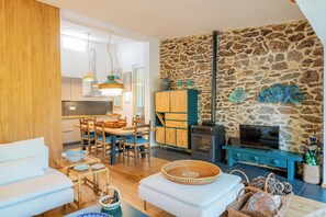 House | Living area | 35-inch TV with digital channels - Casa Loris by Wonderful Italy (Olbia)